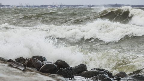 «Õues liikumist tasub vältida.» Soomet võib lähipäevil tabada selle sajandi suurim torm