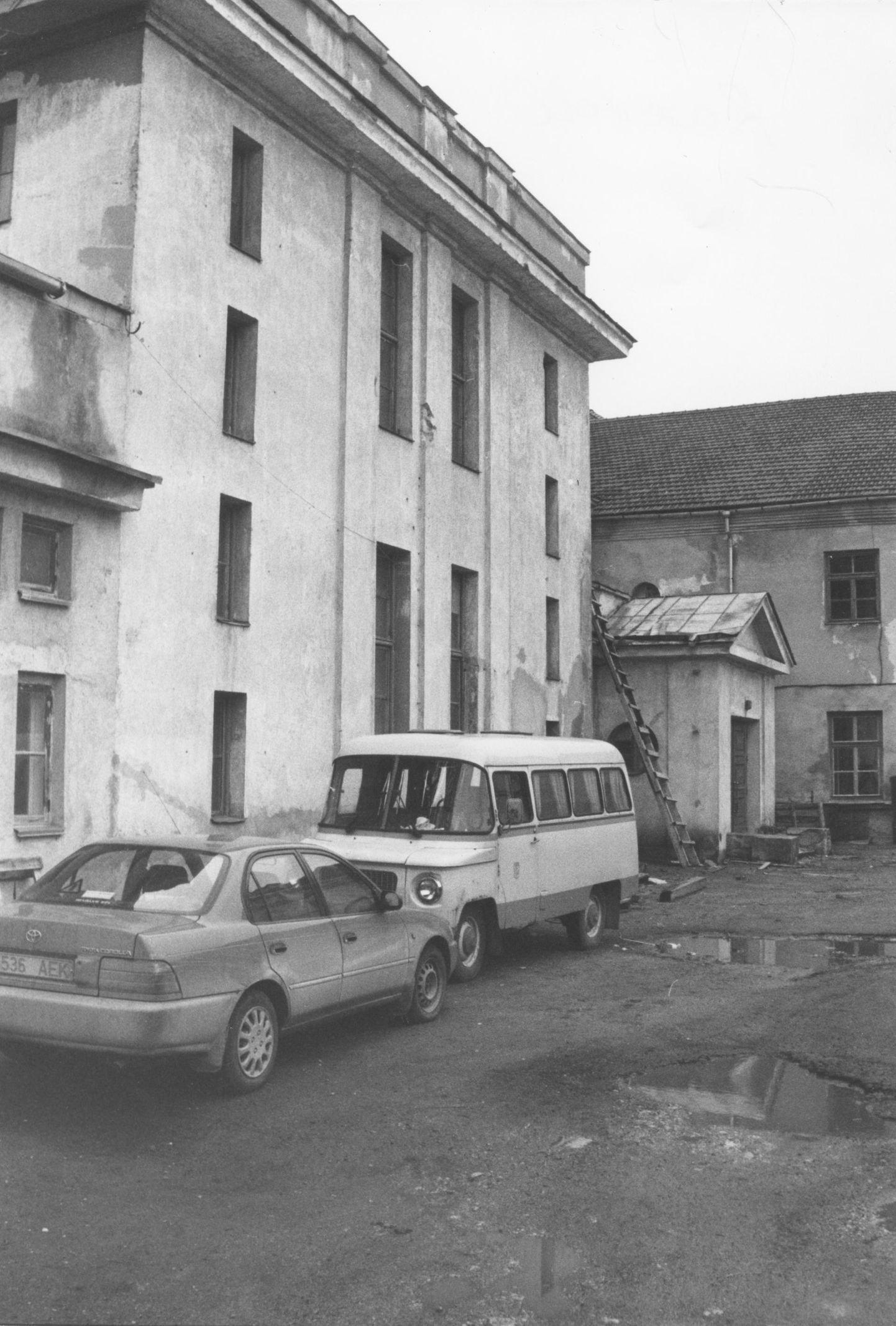 Rakvere teatrihoone oli 1980-ndate lõpus armetus seisus.