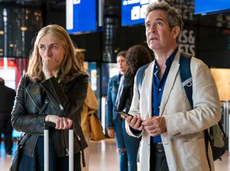 Galvenajās lomās – Toms Holanders (Tom Hollander) un Saskija Rīvsa (Saskia Reeves).