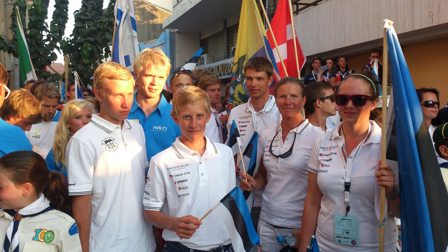 Eesti koondis (vasakult): Henri Roihu, Juuso Roihu, treener Raivo Randmäe, treener Maria Veessaar, Annegret Unnuk.