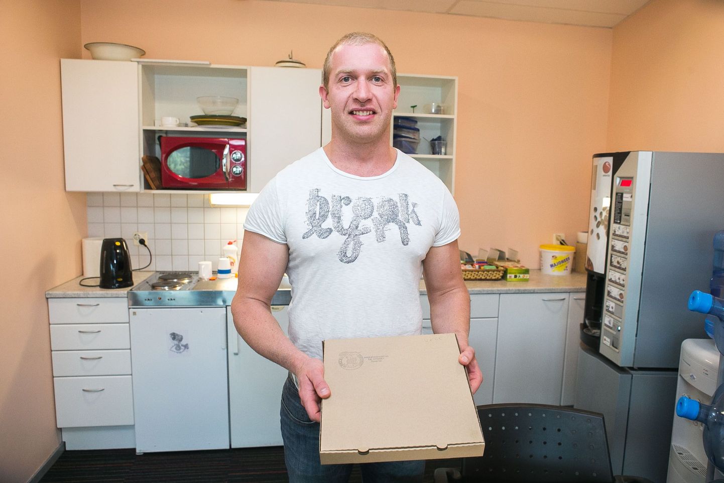 Personaaltreener ja toitumisnõustaja Erik Orgu retsepti põhjal valminud Pizzapoiste uus gluteenivabade pitsade sari läbis Postimehe toimetuses karmi testi. Erik Orgu.