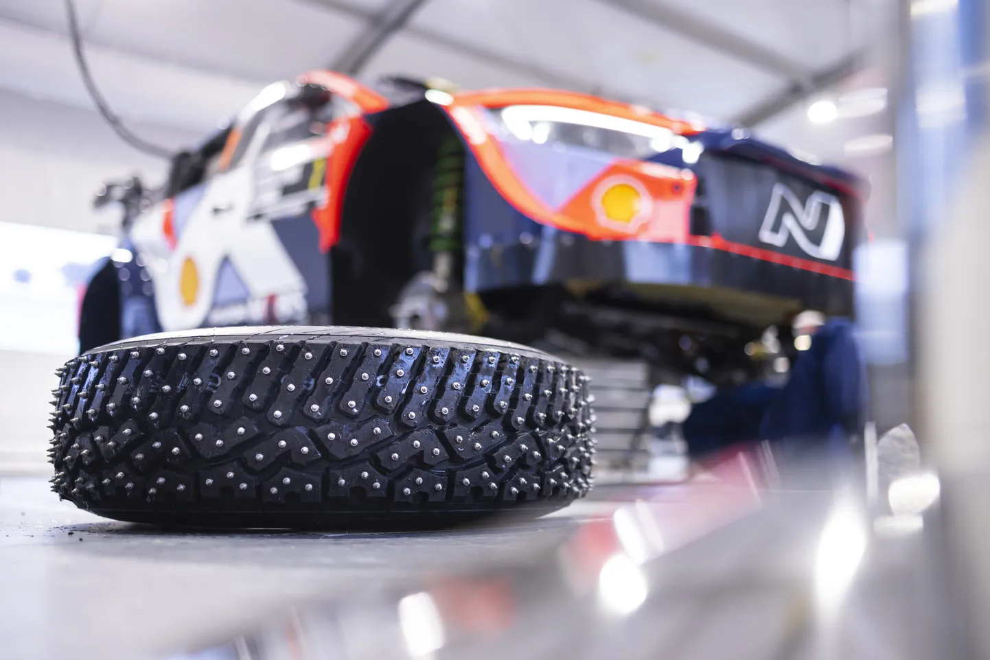 Rallisõitja ja -kommentaator Margus Murakas arvab, et just uus Hankooki piikrehv oli üks põhjusi, miks mahtus Rootsi rallil esinelik vaid 16,8 sekundi sisse.