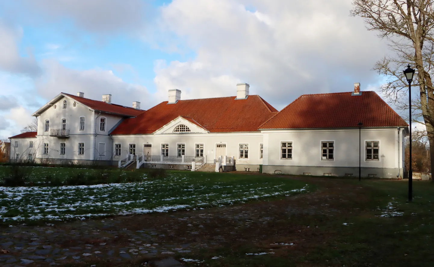 Kukruse mõisa müügiga läheb Toila vallavalitsus nüüd juba kolmandale katsele, kui alghinnast on esimese korraga võrreldes alles jäänud vaid kolmandik.