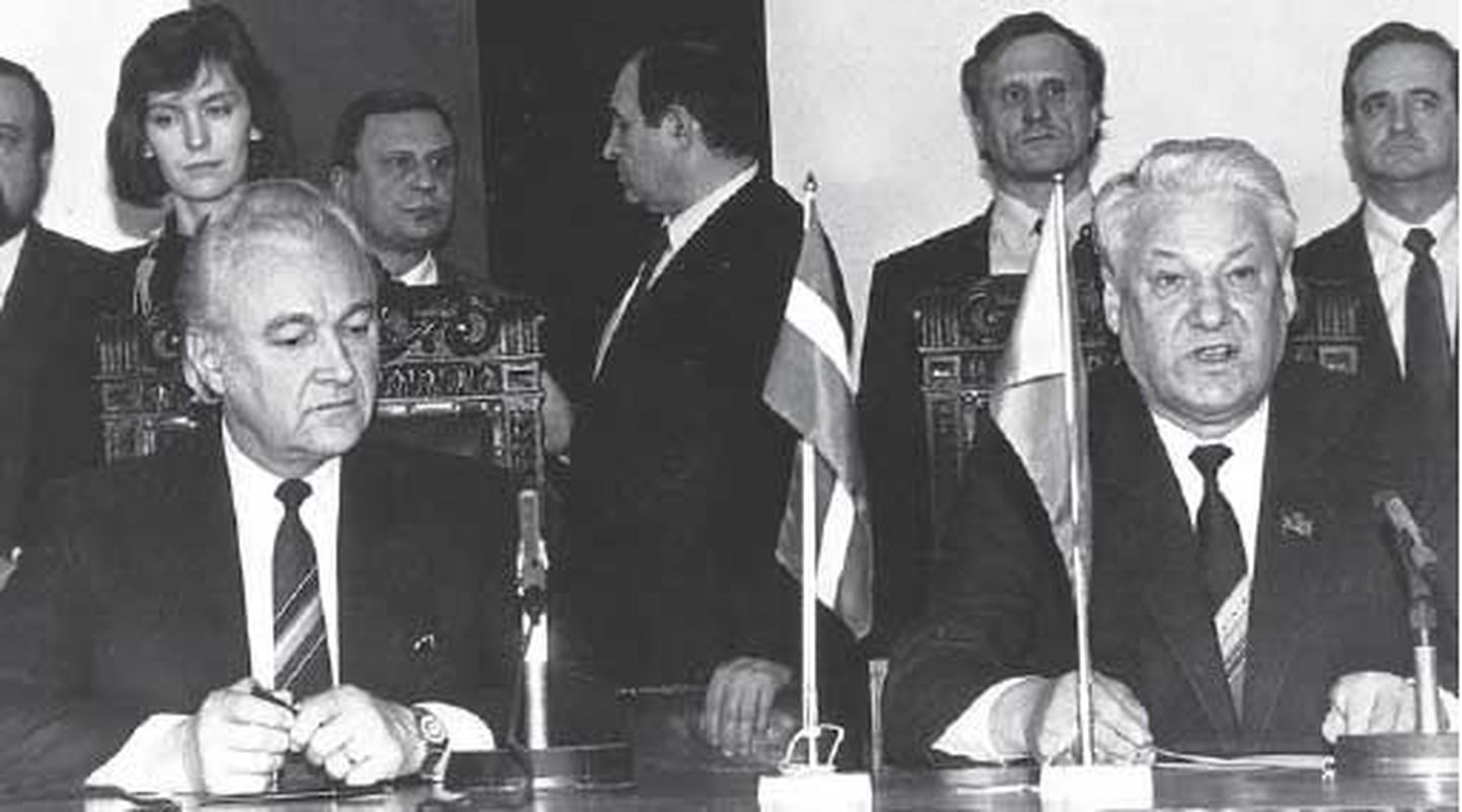 1991. aasta 13. jaanuaril külastas Jeltsin ootamatult Eestit, kohtus Arnold Rüütliga ning väljendas igakülgset toetust Balti riikide iseseisvuspüüdlustele.