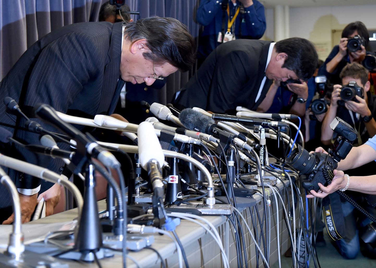 Mitsubishi Motorsi president ja ärijuht Tetsuo Aikawa aprillis toimunud pressikonverentsil.