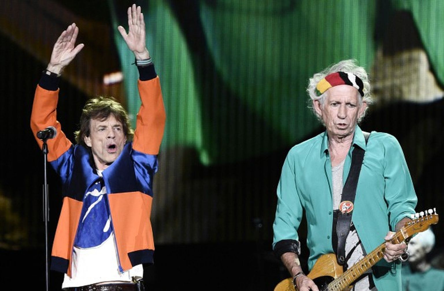 Miks Džegers (Mick Jagger) un Kīts Ričardss (Keith Richards) no grupas "The Rolling Stones" uzstājas festivālā "Desert Trip"