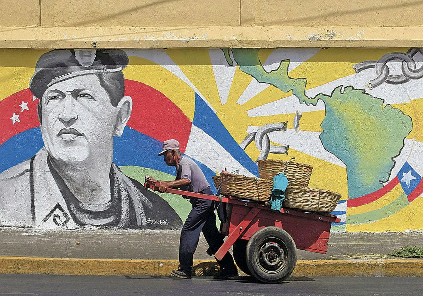 Портреты покойного Уго Чавеса.