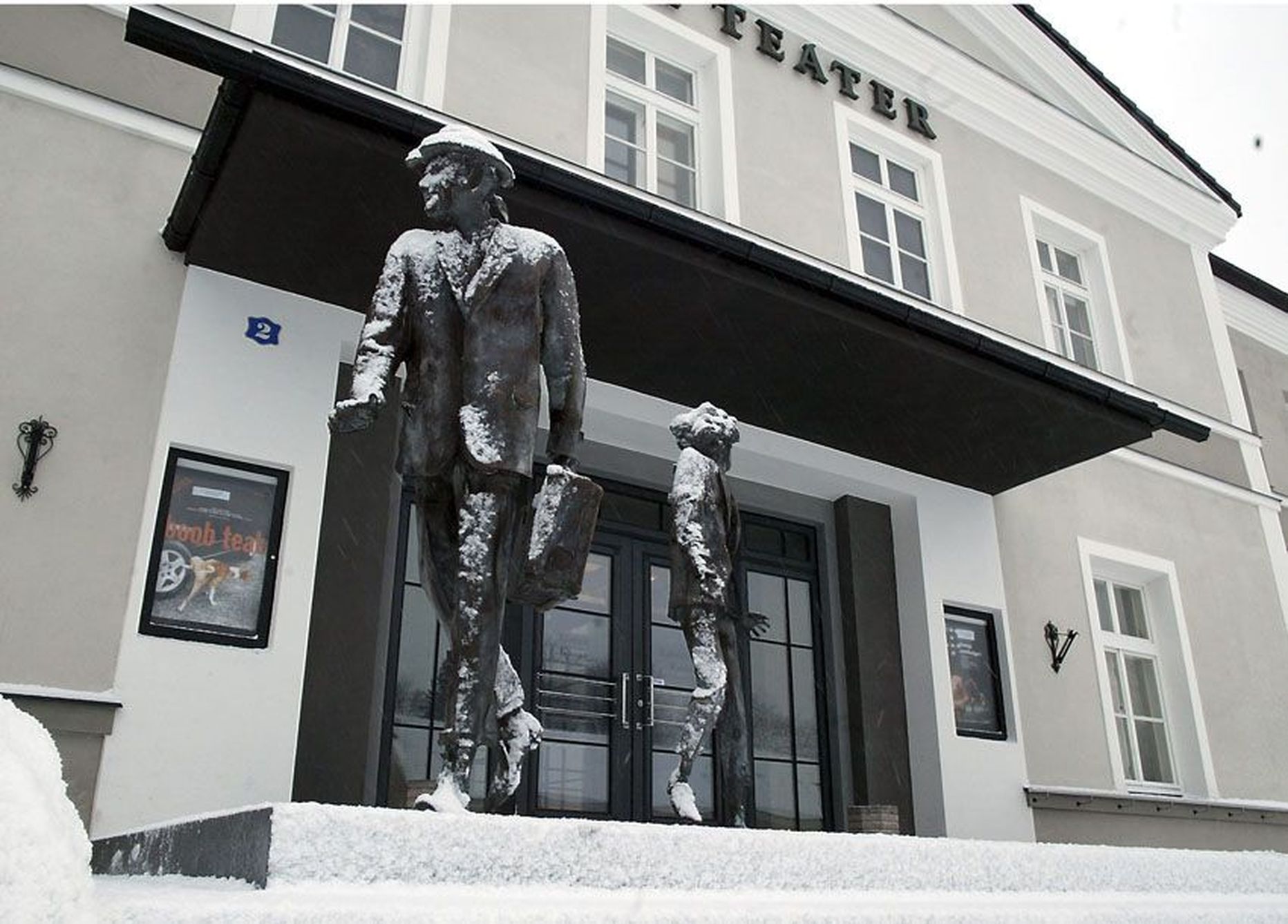 Rakvere teatrimaja toob tunnustusplaadi nii sihtasutusele Rakvere Teatrimaja, Raul Vaiksoole kui ka Ivan Zupakale.