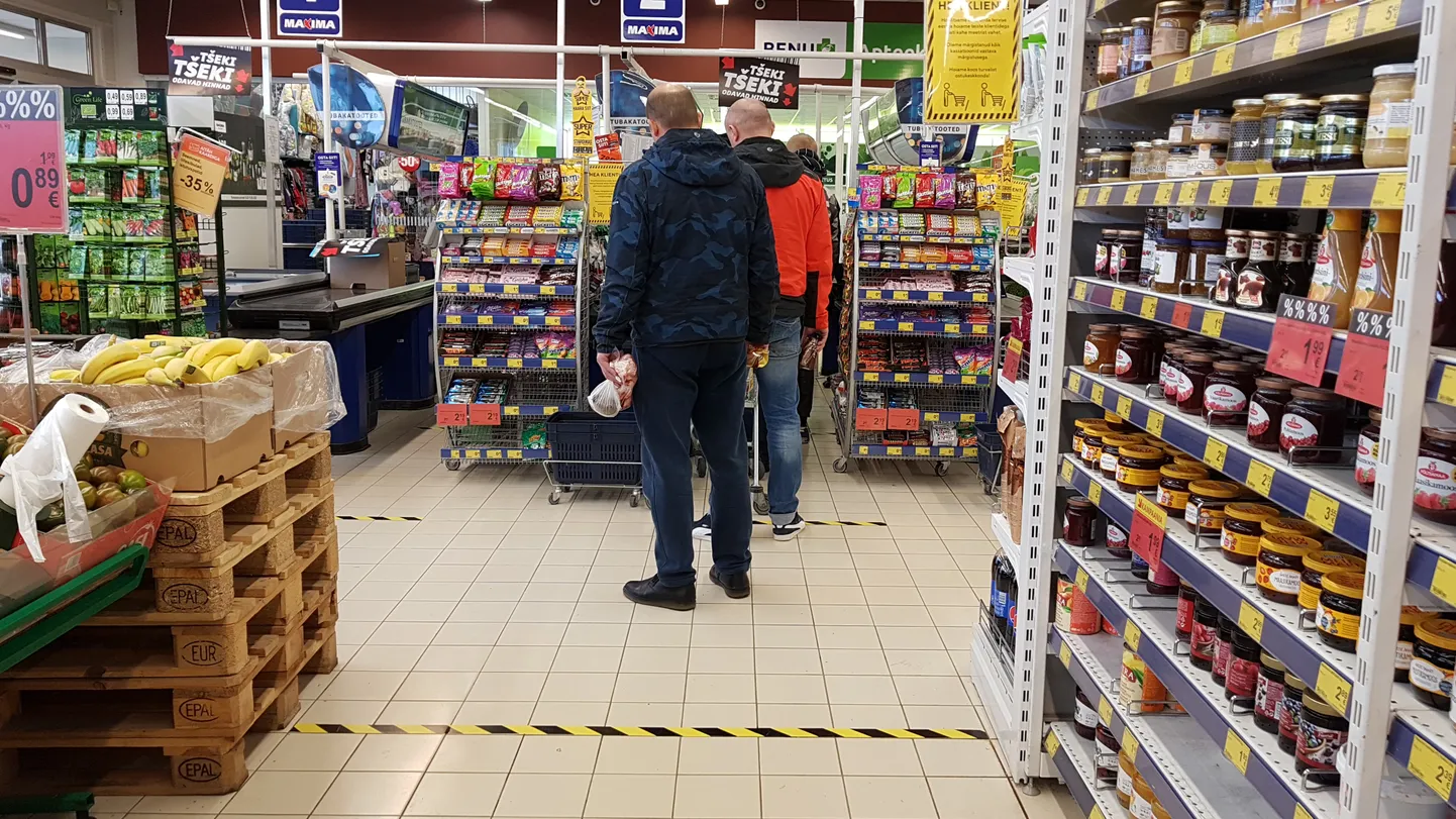 Maxima kaupluste siseraadio soovitab rahvarohkel ajal kaupluses kanda maski, desinfitseerida käsi ja hoida kahemeetrist vahemaad. Tegemist on soovituste, mitte kohustustega.