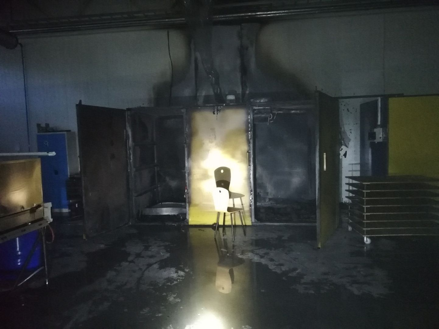 Võrus põles Kivimurru tänaval tootmishoones soojenduskapp.