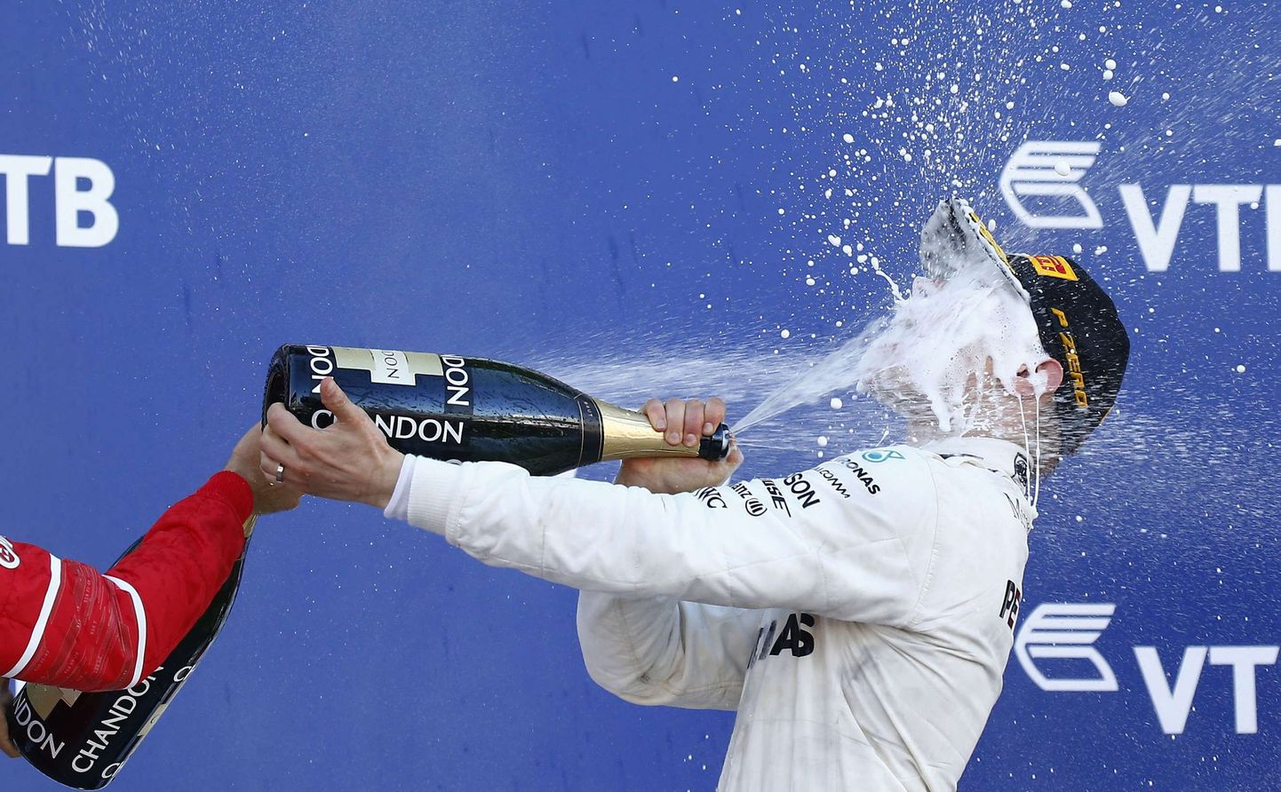 Valtteri Bottas tähistamas oma esimest võitu vormel-1 sarjas.