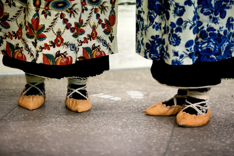 Ruhnu rahvarõivais naised. FOTO: URMAS LUIK/PÄRNU POSTIMEES/SCANPIX