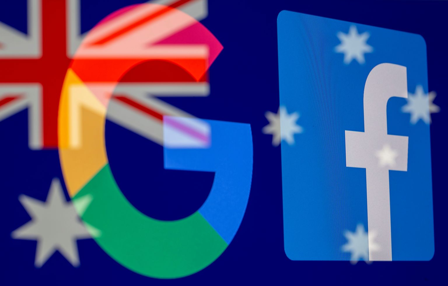 Google´i ja Facebooki logod Austraalia lipu taustal.