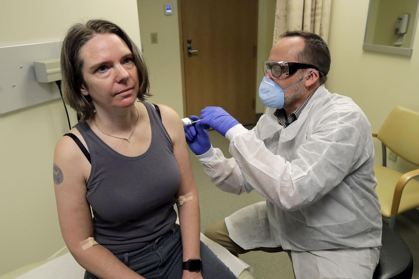Jennifer Haller saab 16. märtsil Ameerika Ühendriikides Seattle’is esimese inimesena doosi eksperimentaalsest Covid-19 vaktsiinikandidaadist. Praegu käib üle maailma vähemalt 52 vaktsiiniarendust.