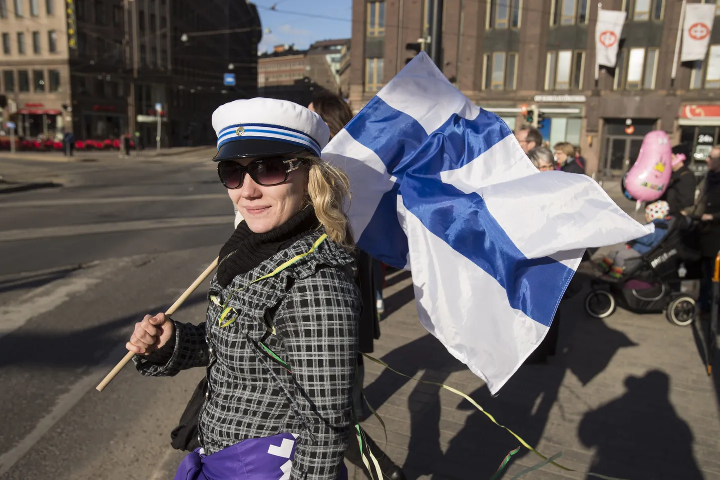 Uhke soomlane tähistamas volbriööd.
