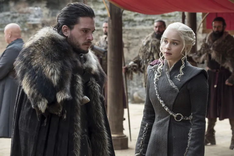 Stseen «Troonide mängust». Pildil Kit Harington ja Emilia Clarke