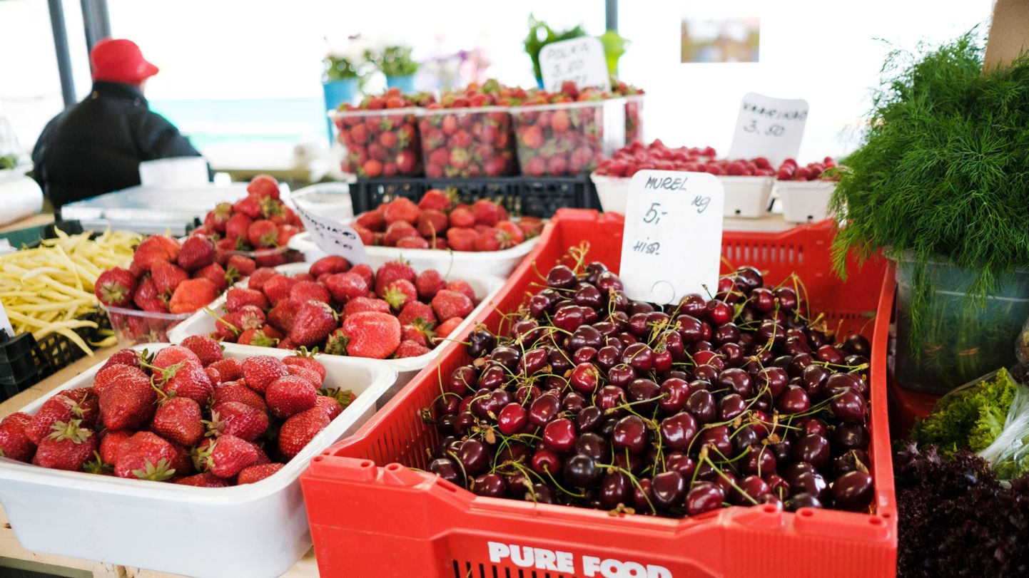 Kodumaine maasikas on turulettidel Poola kauba asendanud, ent hinnalangust tuleb mõni nädal veel oodata.