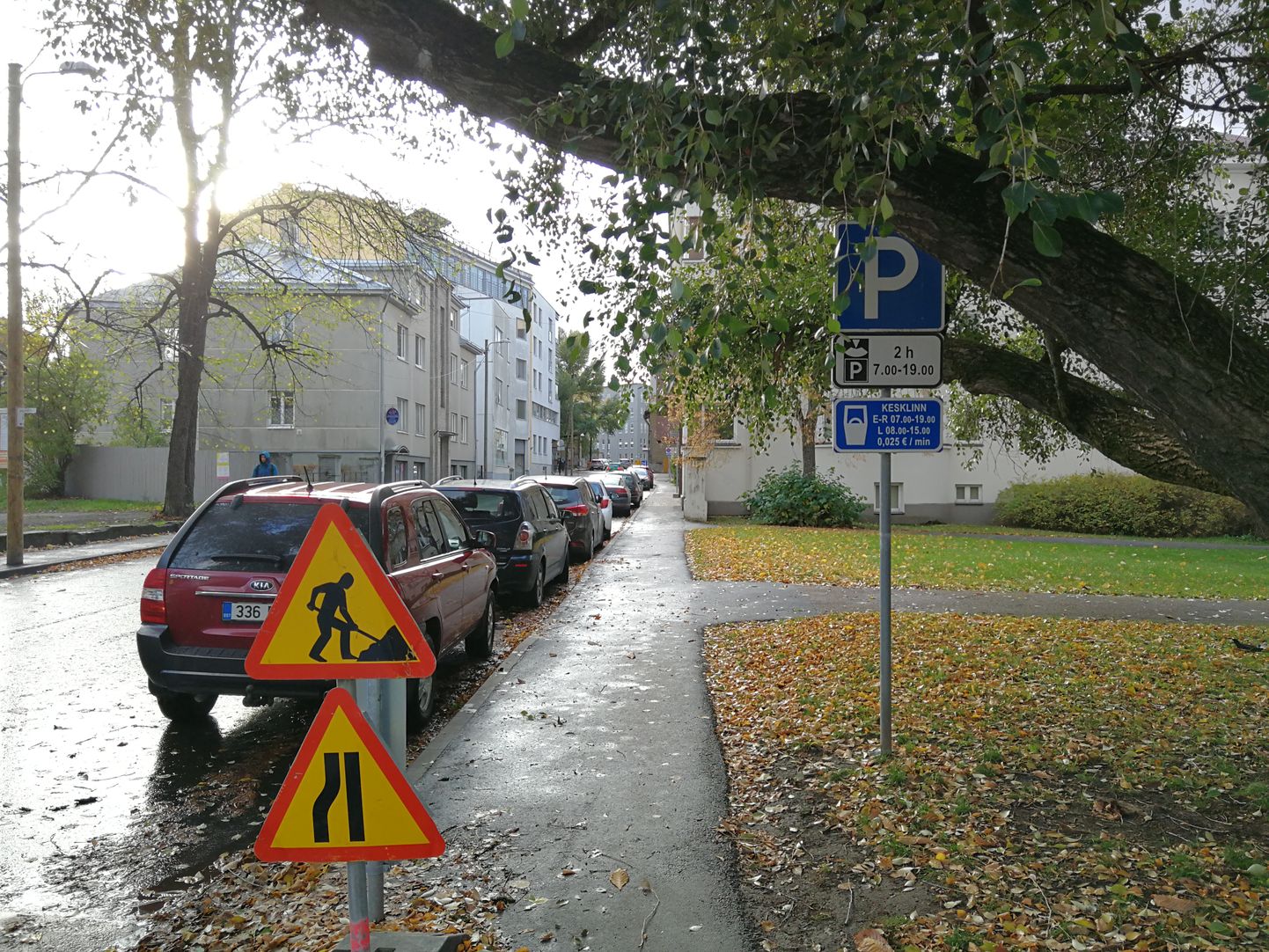 Дорожные знаки рядом с Восточно-Таллиннской центральной больницей.