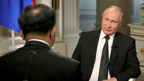«Окошко счастья»: о чем просили и о чем попросят Путина на прямой линии
