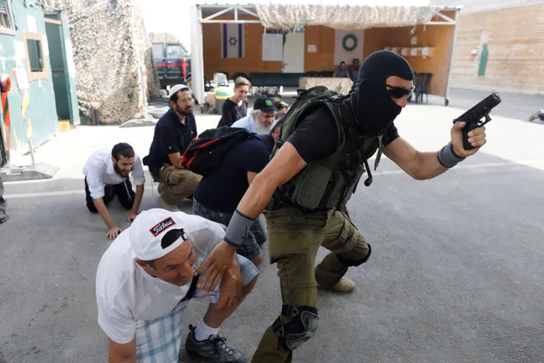 Turistide jaoks korraldatav terrorismivastane õppus Iisraelis. / Scanpix