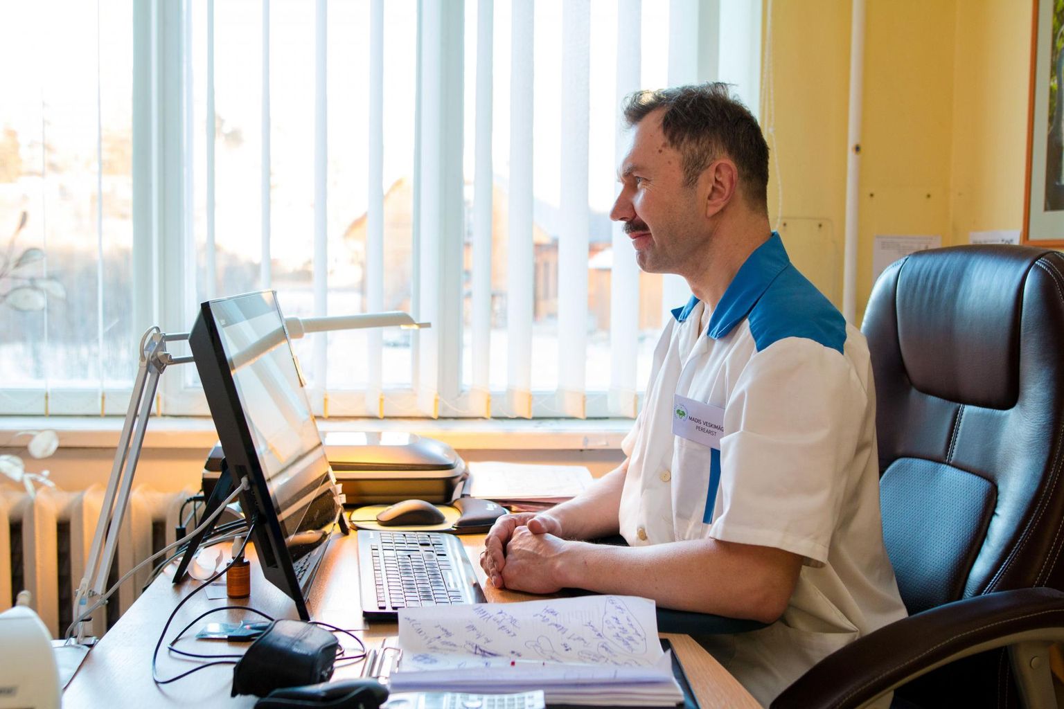 Tõstamaa perearst Madis Veskimägi täiendab end ajakirjanduse alal.