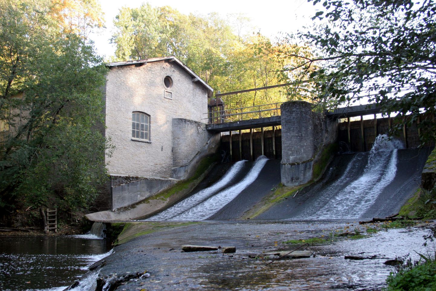 Kunda vana hüdroelektrijaama pais. Foto on illustreeriv.