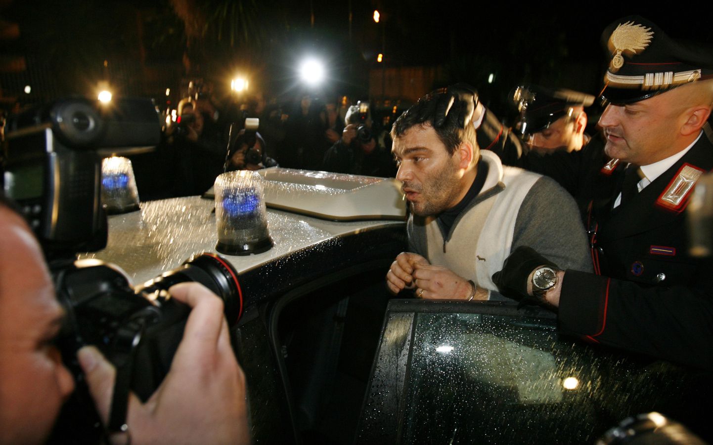 Itaalia politsei vahistas Sitsiilias kümmekond kohaliku maffiaperekonna liiget.
