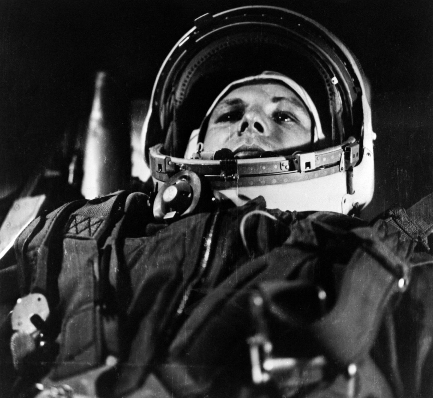 Juri Gagarin 12. aprillil 1961 valmistumas esimese inimesena kosmosesse sõitma.