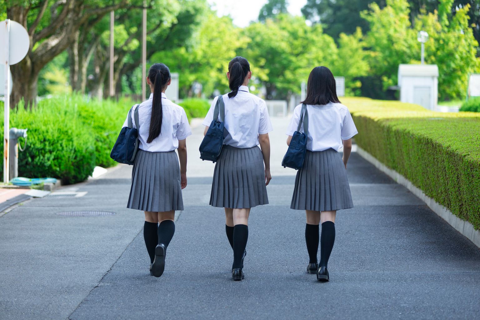 Koolitüdrukud kogevad vormi kandes seksuaalset ahistamist
