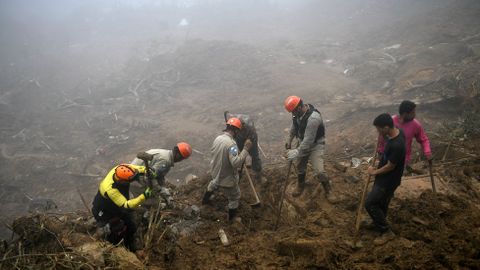 Катастрофа в бразильском Петрополисе - 146 погибших, почти 200 человек еще не найдены