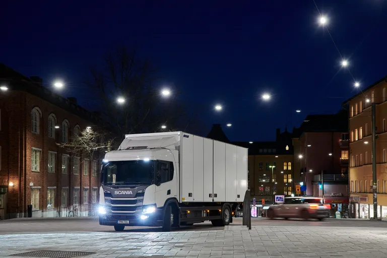 Scania P 320 PHEV 4x2 general cargo transport.