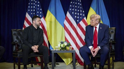 Zelenskis un Tramps pa tālruni pārrunāja Ukrainas pretgaisa aizsardzības spēju uzlabošanu