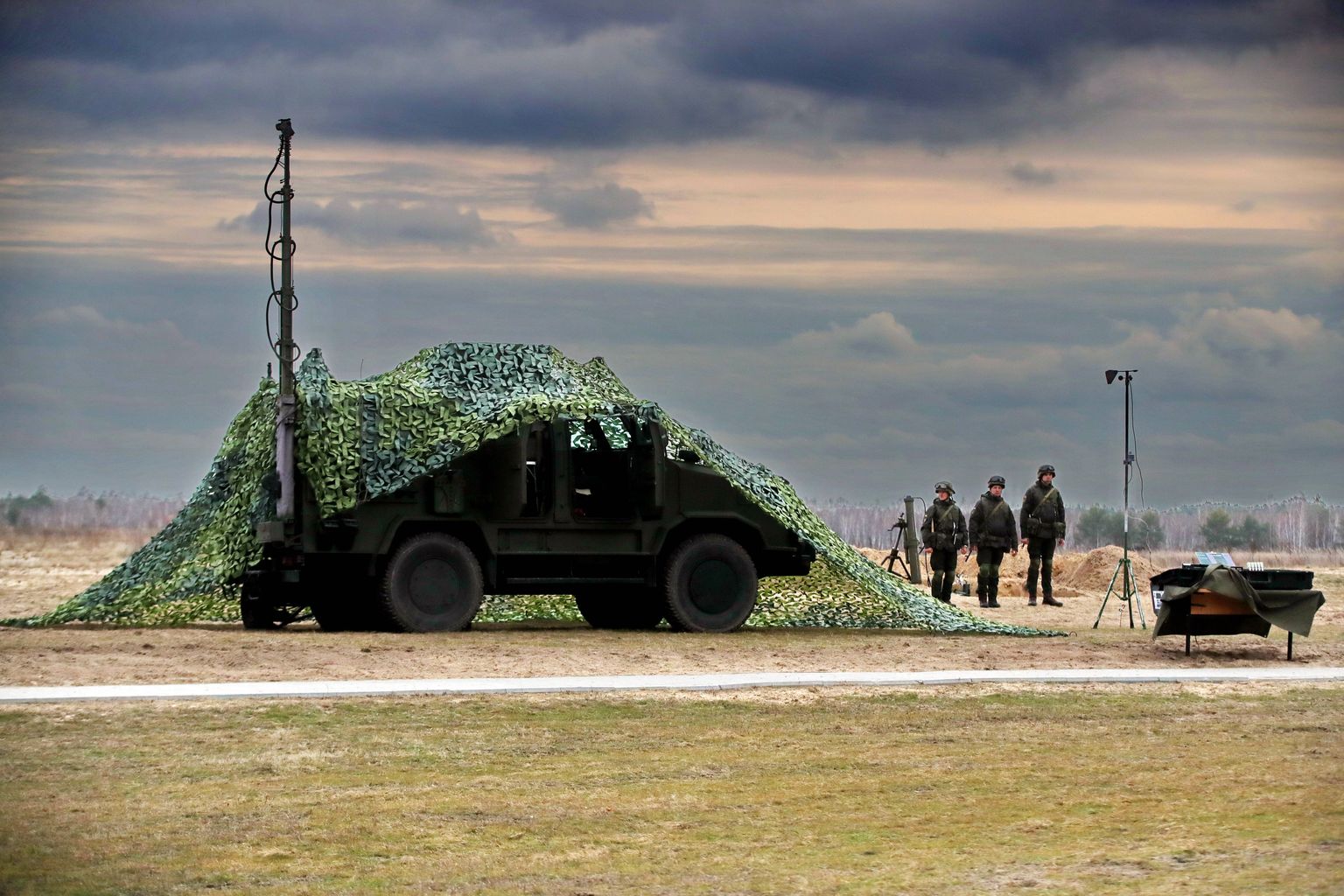 Ukraina sõjaväe tank õiget värvi peitevõrgu all. Foto on illustratiivne.