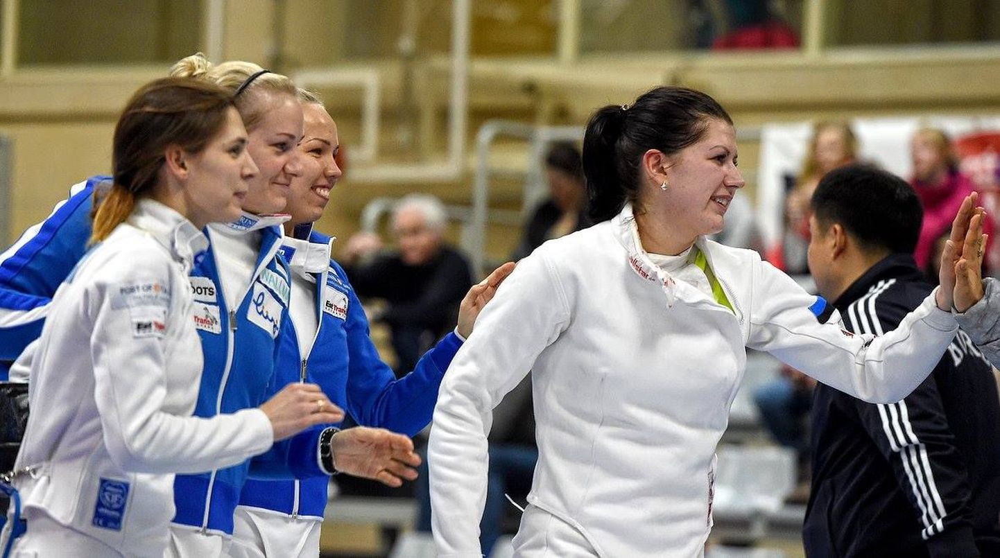 Eesti võiduks epeenaiskond tänasel Barcelona MK-eatpil: vasakult Irina Embrich, Kristina Kuusk, Erika Kirpu, Julia Beljajeva.