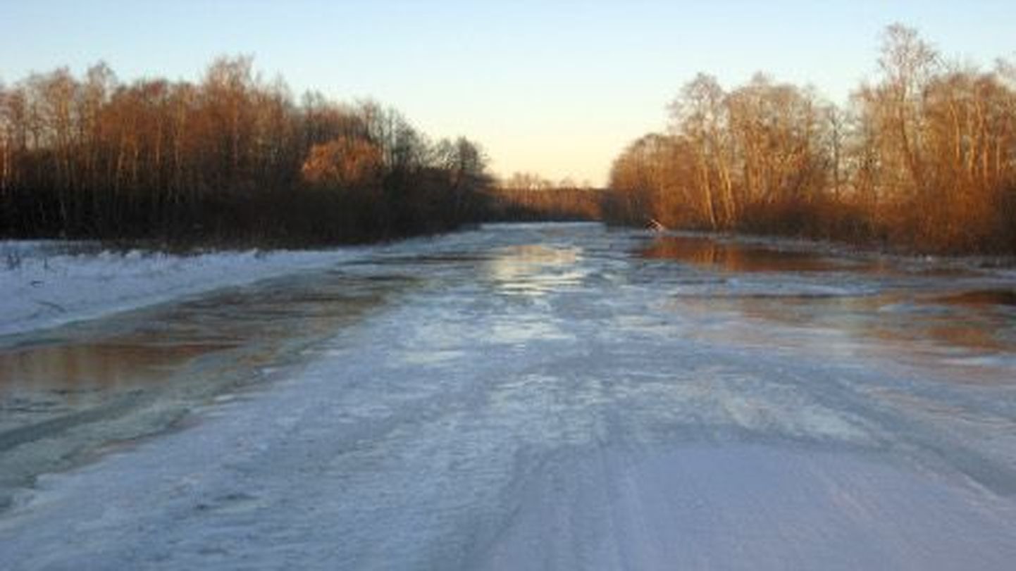 Üleeile saatis Narva jõgi tee peale pidevalt vett juurde.