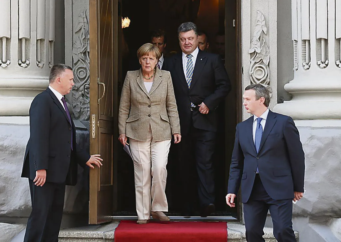 Saksa Angela Merkel ja Ukraina Petro Porošenko Kiievis.
