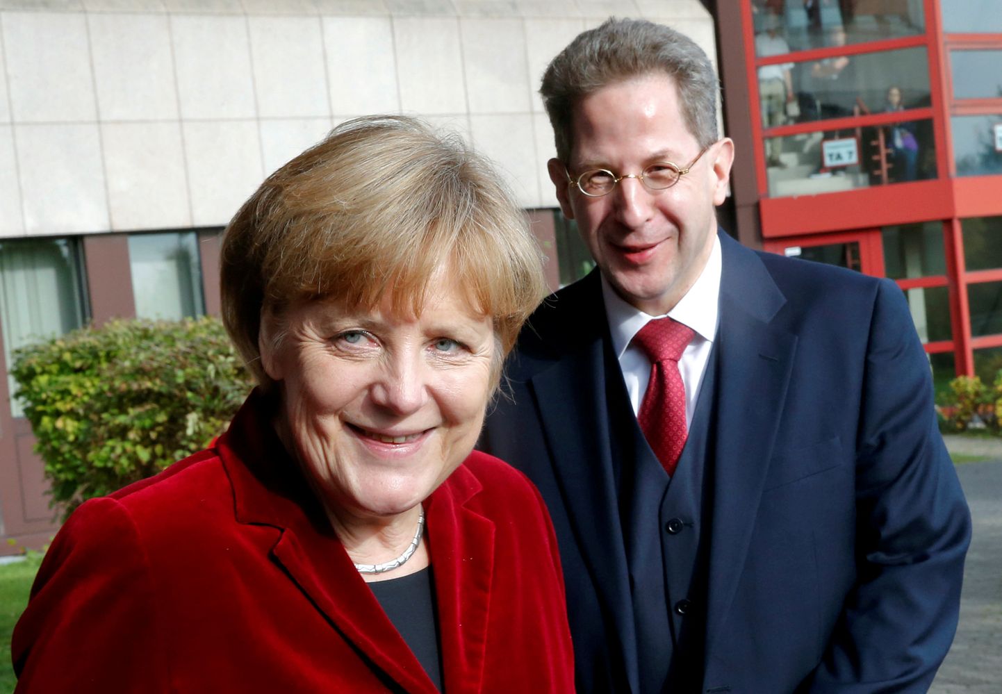 Saksamaa kantsler Angela Merkel ja vastuoluliste sõnavõttudega esinenud Hans-Georg Maassen üheskoos mõne aasta tagusel fotol.