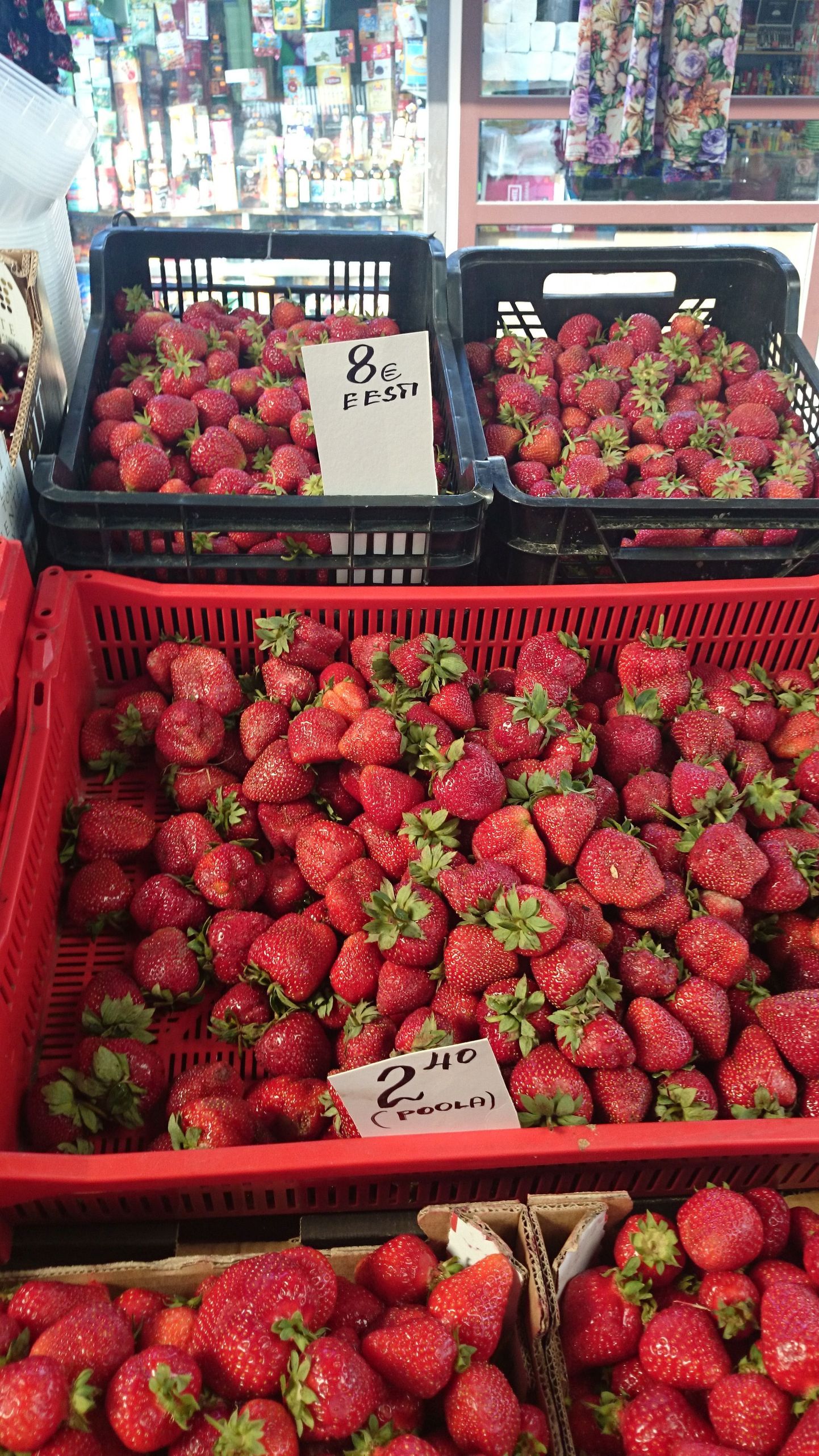 Kodumaiste maasikate hind on nüüd poole odavam.