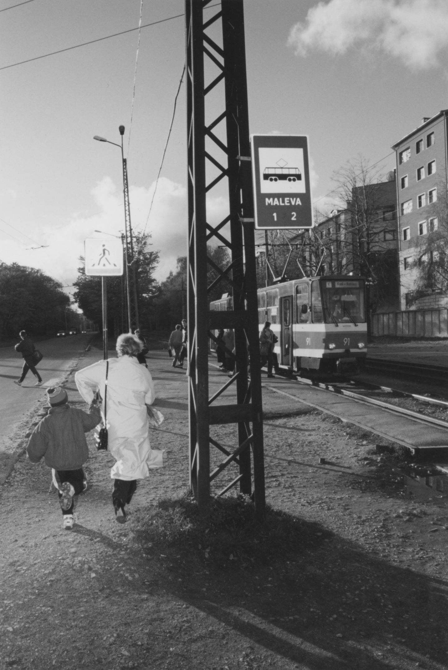 Трамвайная остановка "Малева" в 1997 году, снимок иллюстративный