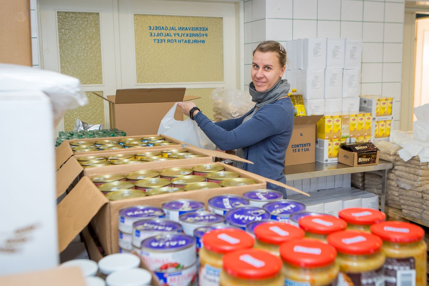 PALJU ABIVAJAJAID: Kuressaare toidupanga koordinaatori Sirli Kundratsi sõnul võiks abisaajate hulk olla veelgi suurem, kui vaid jagatavat toidukraami rohkem oleks.
