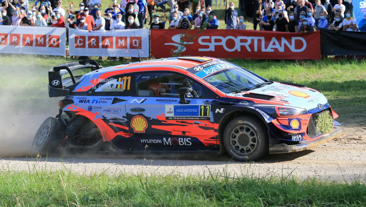 Thierry Neuville sattus Rally Estonial probleemide küüsi.