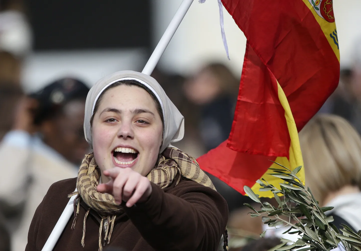 Hispaania lipuga nunn Vatikani Püha Peetruse väljakul.