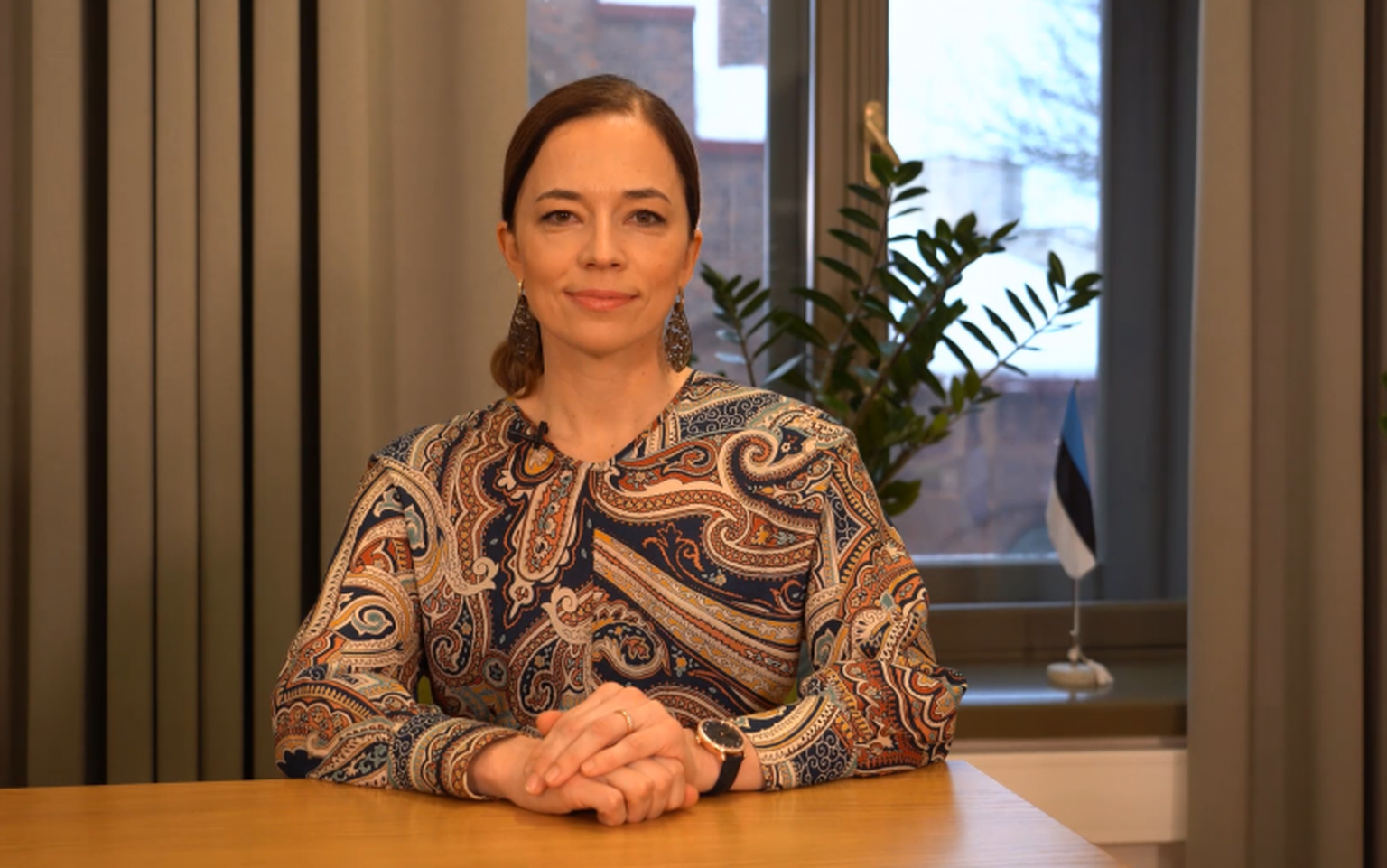 Haridus- ja teadusminister Liina Kersna tunnustas Värska kogukonna setokeelse lasteaiarühma loomise eest.