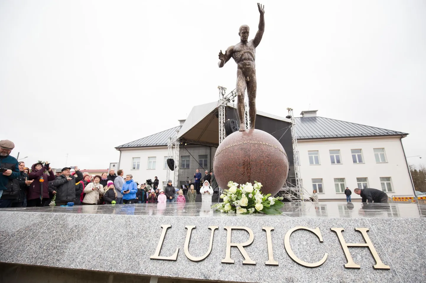 Väike-Maarja valla üks sümboleid on maadluslegend Georg Lurich, kelle skulptuur ehib Väike-Maarja keskväljakut.