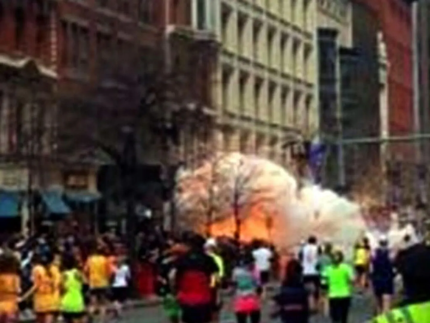 На Бостонском марафоне прогремели два взрыва