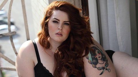 Модель plus-size Тесс Холлидей: толстые люди тоже занимаются сексом!