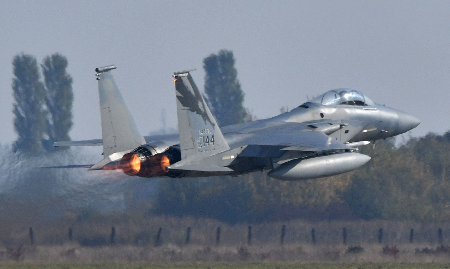 F-15 hävitaja.