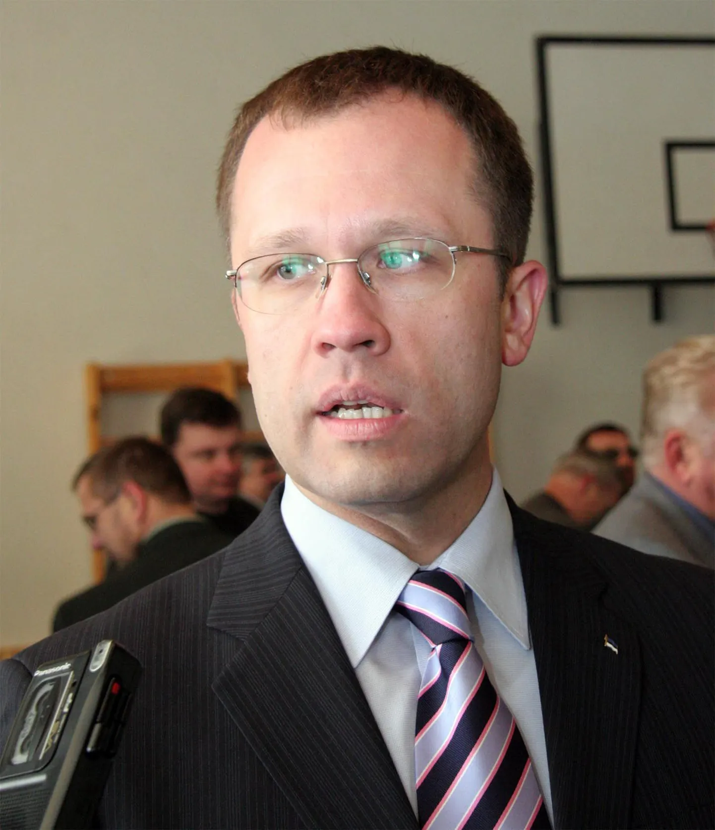 Urmas Klaas märkis ETV saates «Vabariigi kodanikud», et temale teadaolevalt on kõik toimunud seaduspäraselt, küll aga nentis ta, et täna on olukord närb.