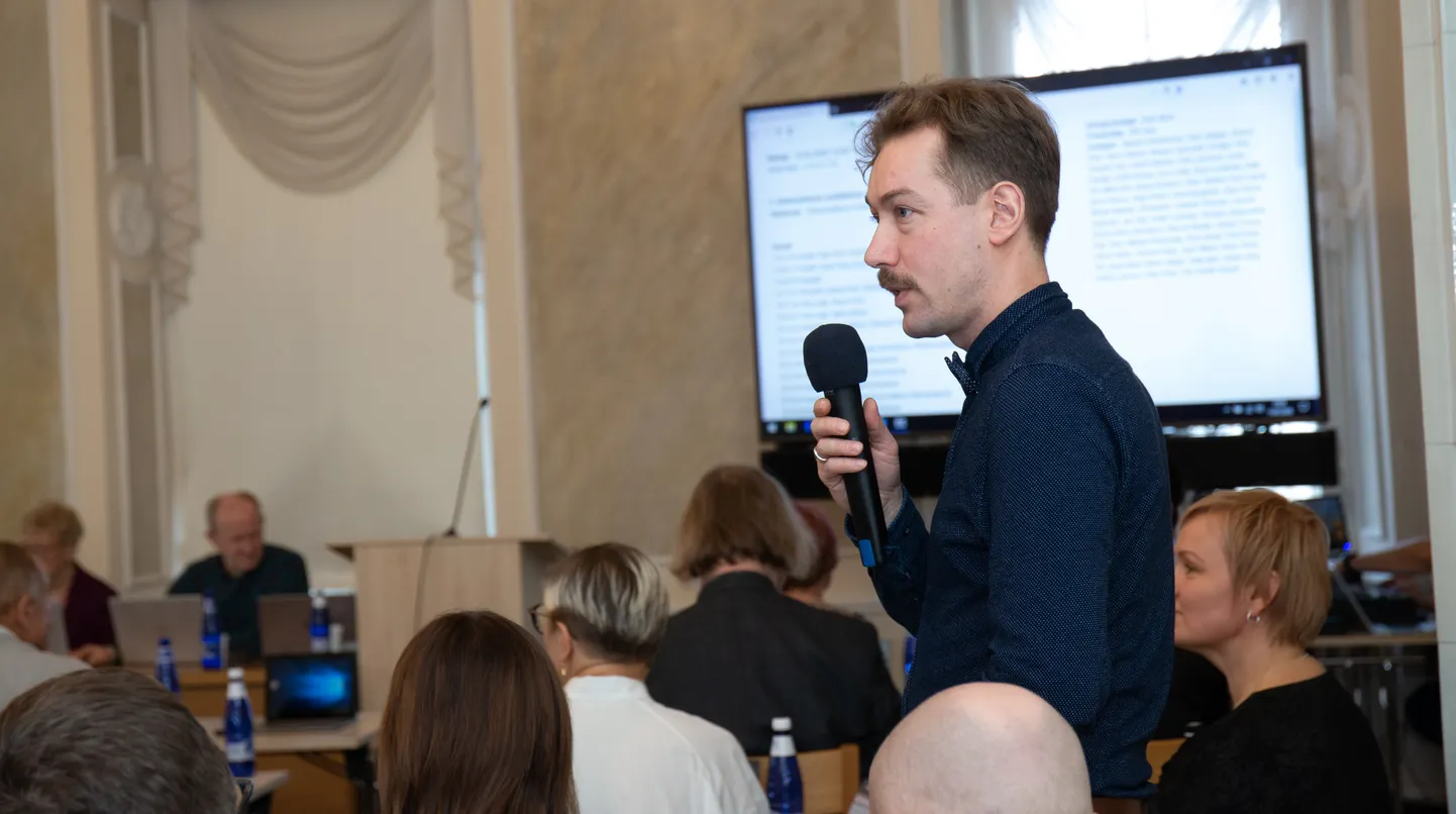 Lemmit Kaplinski Tartu volikogu istungil.