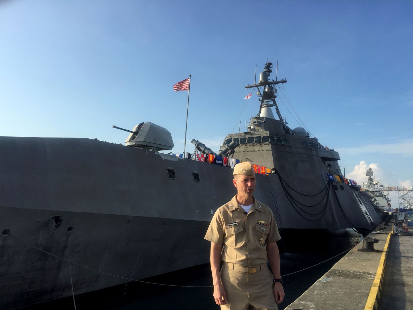 Admiral John Rihcardson rannikukaitselaeva USS Coronado ees.